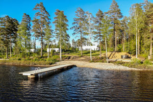3 Ferienhuser in Schweden am See, nebeneinander ideal fr 2 bis 3 gemeinsam reisende Familien oder groe Gruppen mit bis zu 20 Personen.